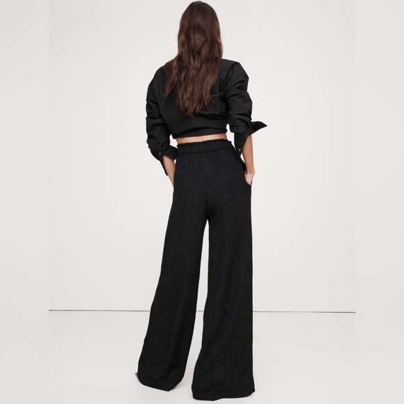 NWT! Banana Republic Black Crinkle Crepe Pull-On Pant - Multiple Sizes 🧡 - Picture 2 of 6